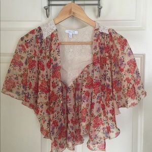 Pretty little shoulder shrug